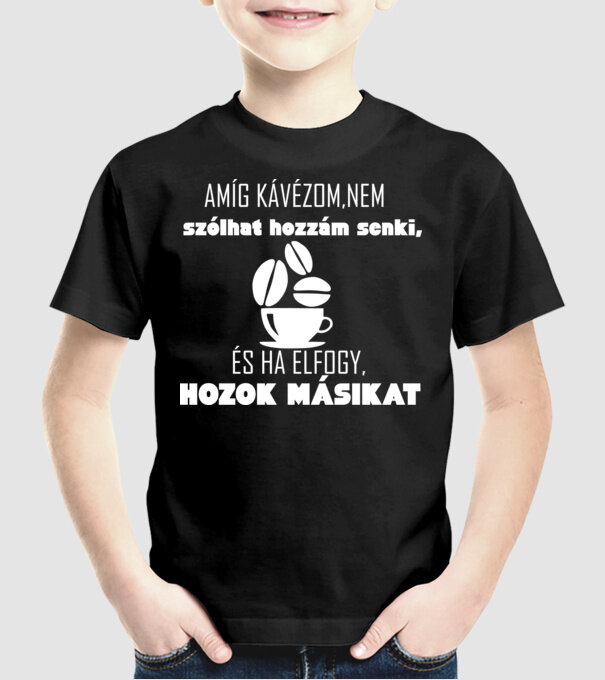  minta fekete pólón